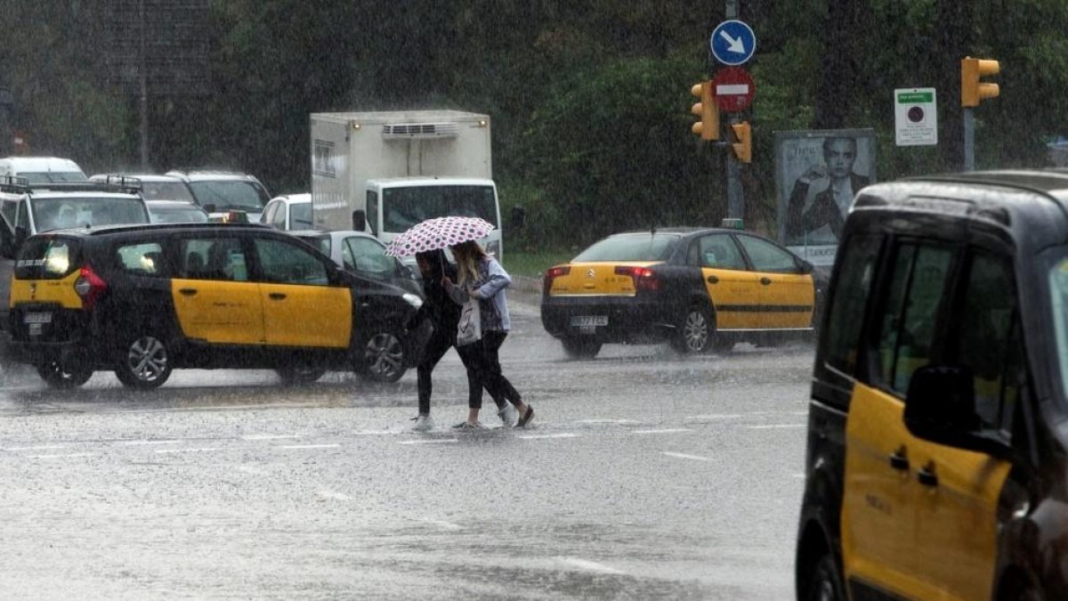 Greus afectacions per la pluja a Catalunya i València