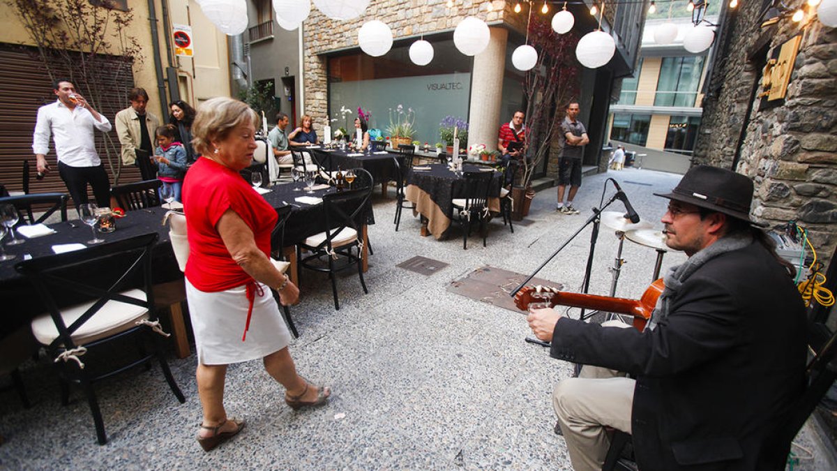 Els comerciants del centre històric alerten de la caiguda de les vendes