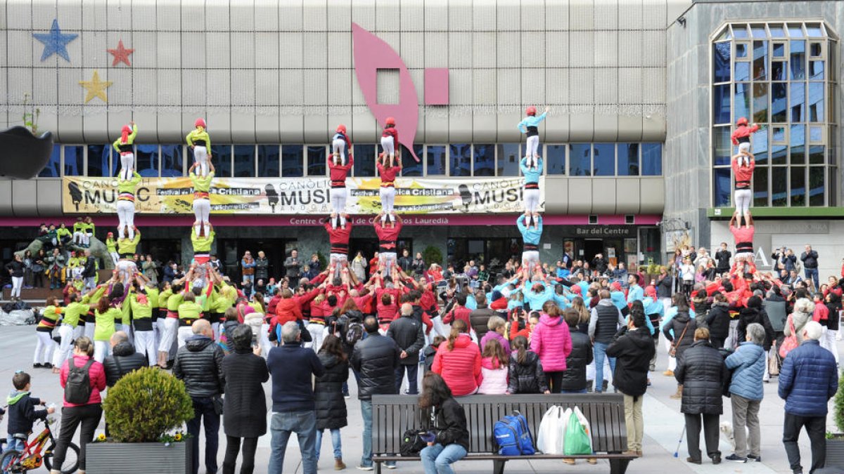 Més de 400 castellers tanquen la quarta temporada de la colla