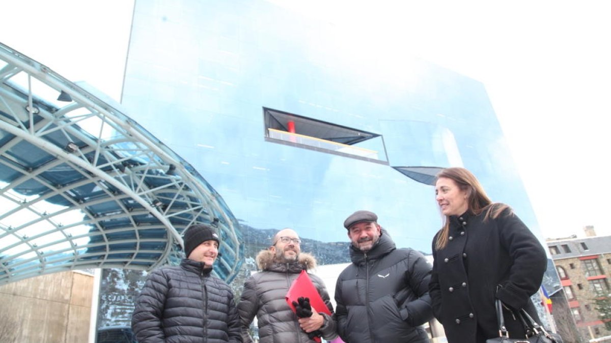 La minoria es mostra contrària a instal·lar Exteriors a Radio Andorra