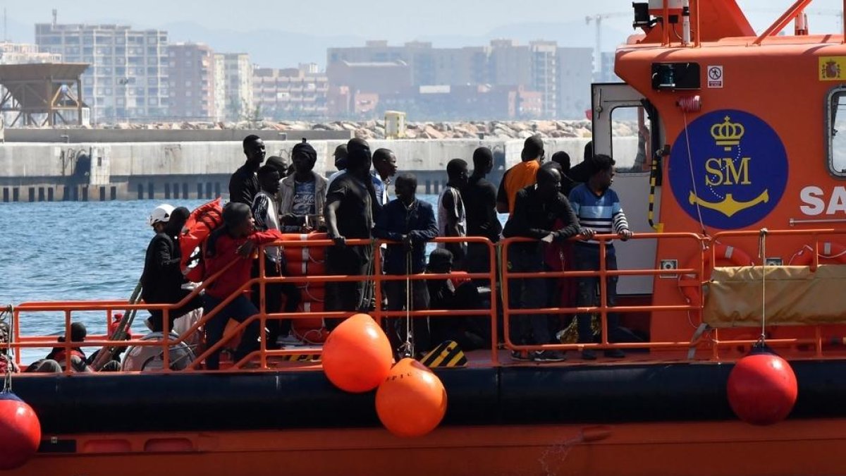 Rescatades 113 persones en dues pasteres a Almeria