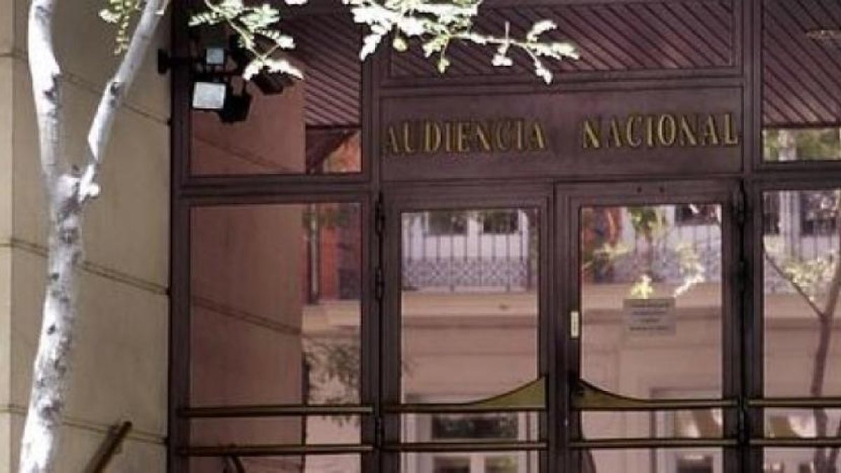 Dos metges pagaran un milió a un nen que va perdre una cama