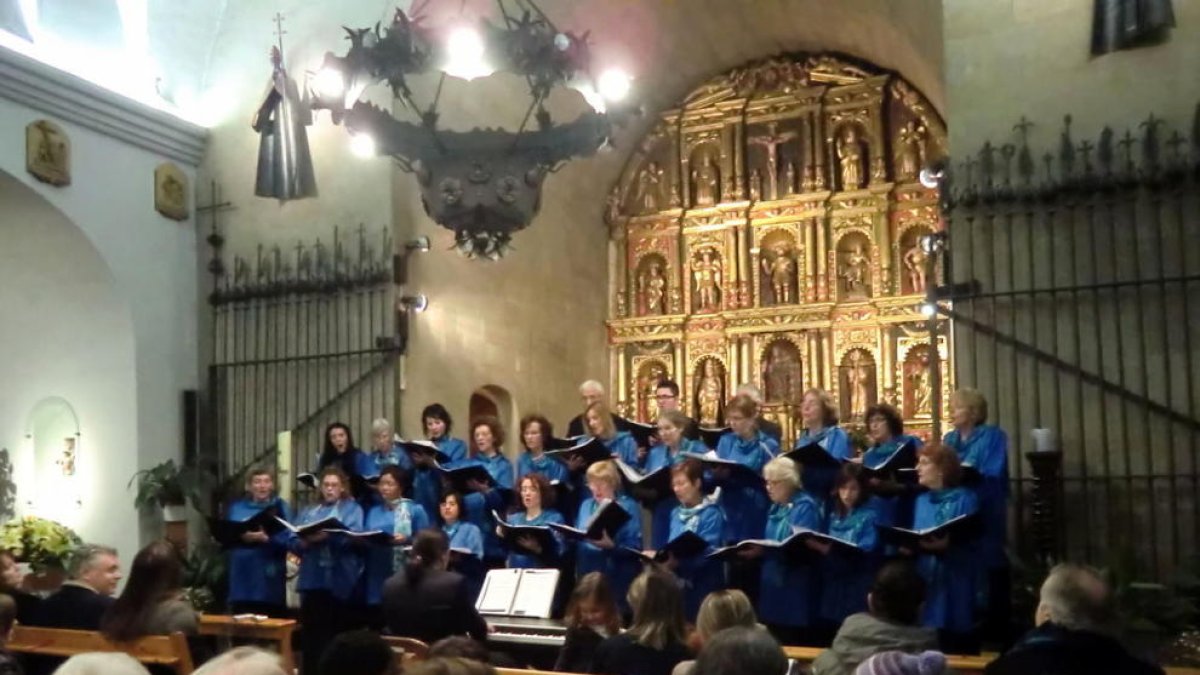 Clam dels International Singers per no plegar