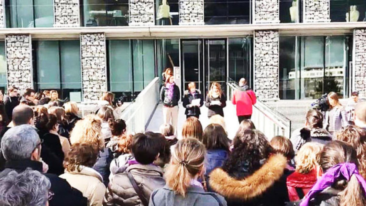 Les feministes veuen compatible l'avortament amb el Coprincipat