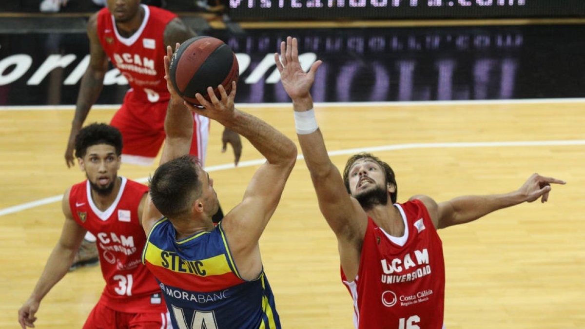 Stevic dona el triomf a dos segons del final