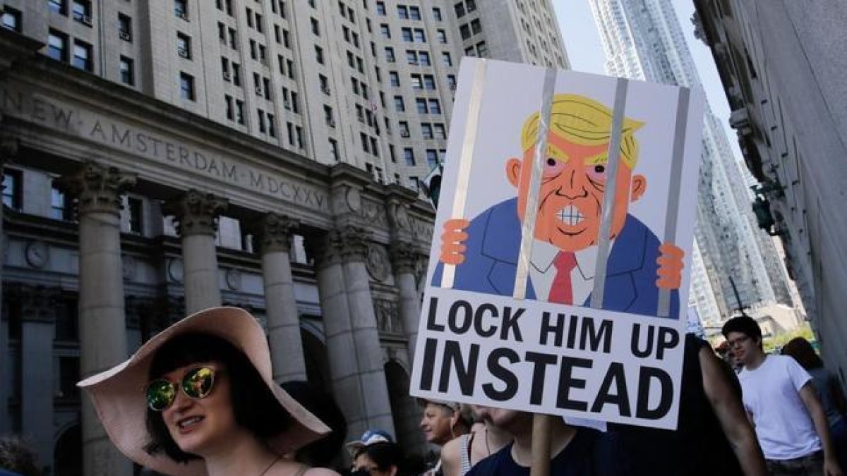 Milers de manifestants protesten contra Trump
