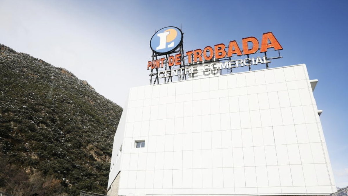 El supermercat que substituirà el Punt de Trobada serà Auchan