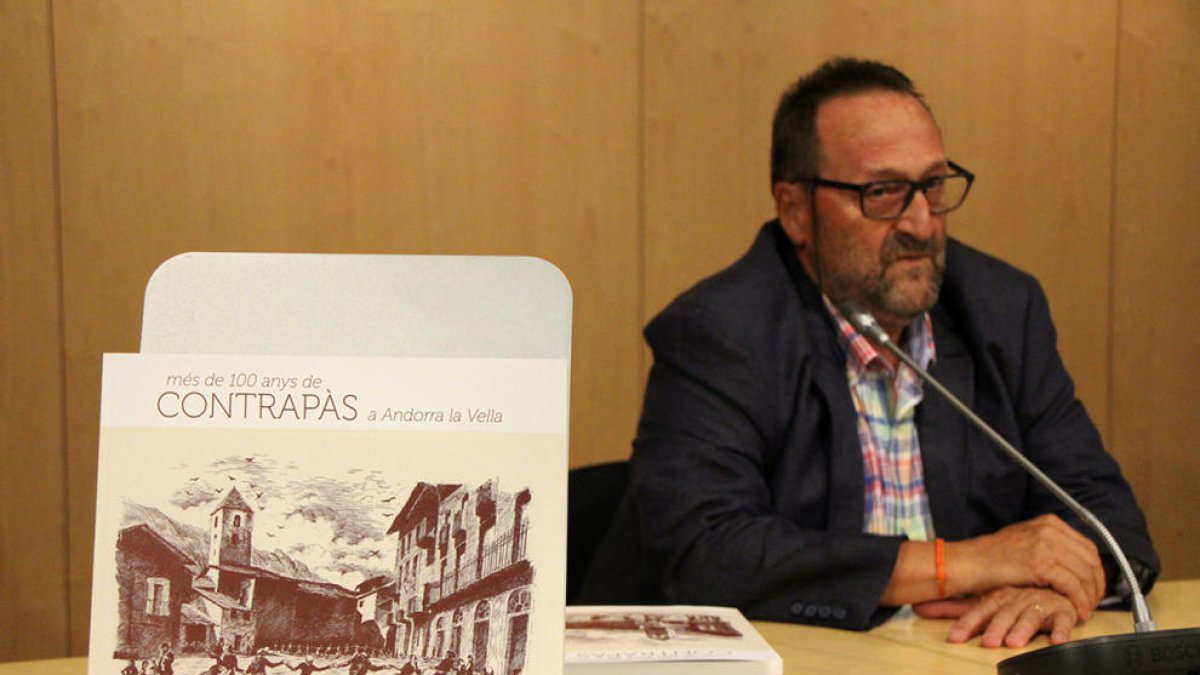El comú distribuirà de franc el llibre 'Més de cent anys de Contrapàs a Andorra'