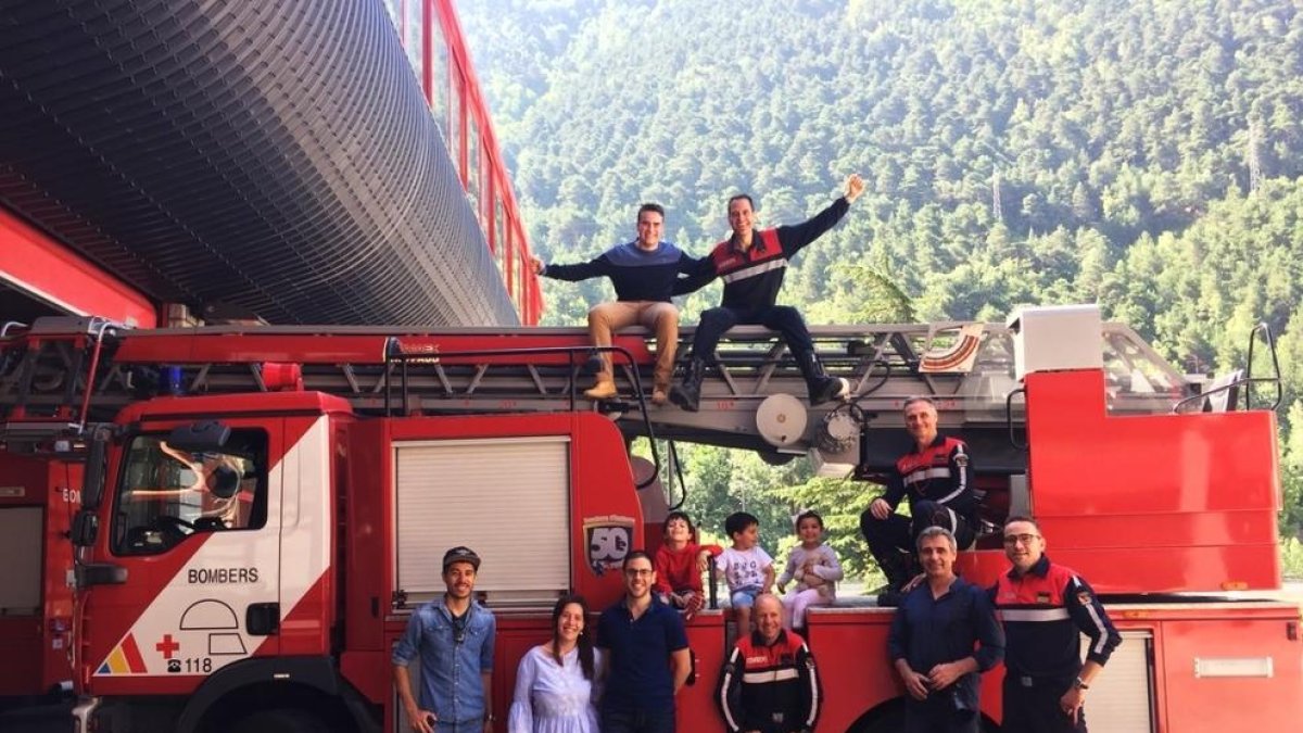 Els bombers participen en un nou calendari solidari