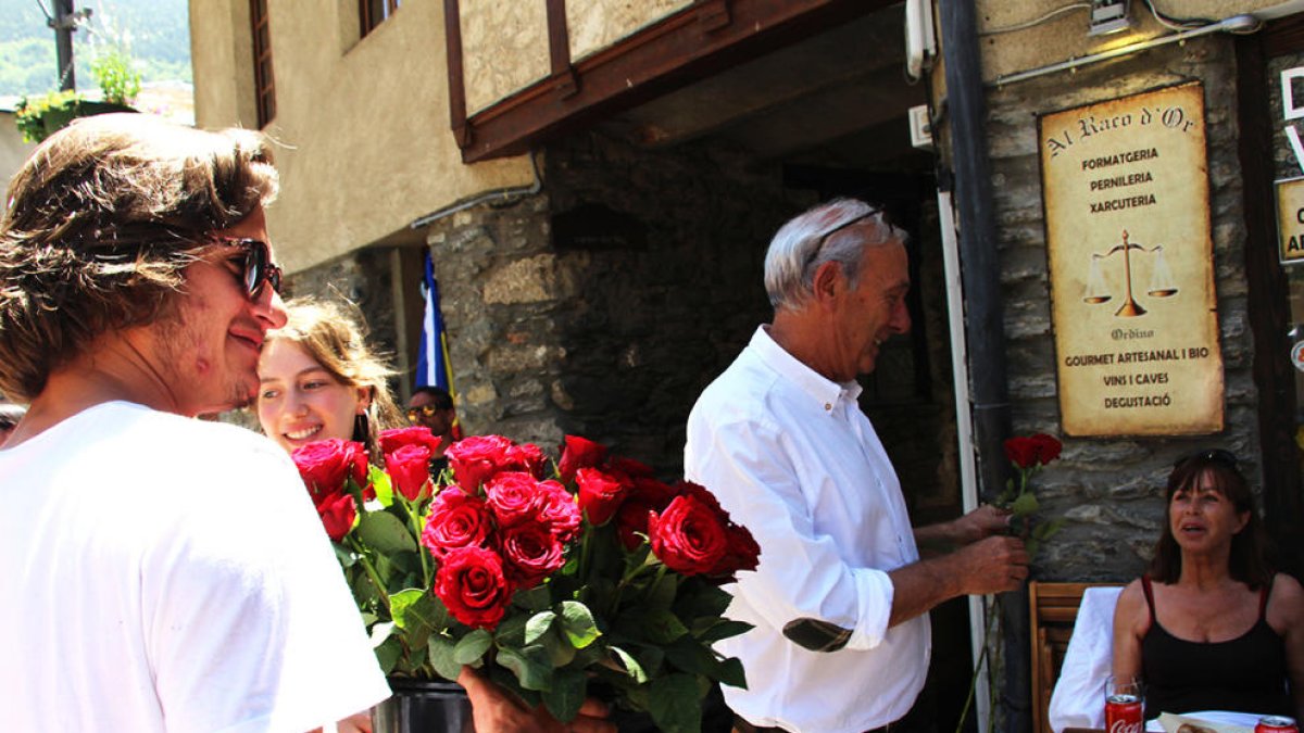 El Roser d'Ordino celebra la plega de roses