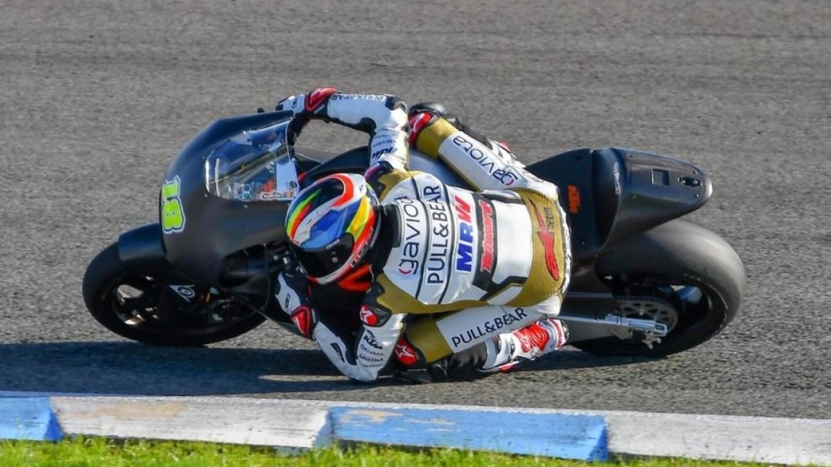Xavi Cardelús millora un segon amb la KTM el segon dia de pretemporada a Jerez tot i la pluja