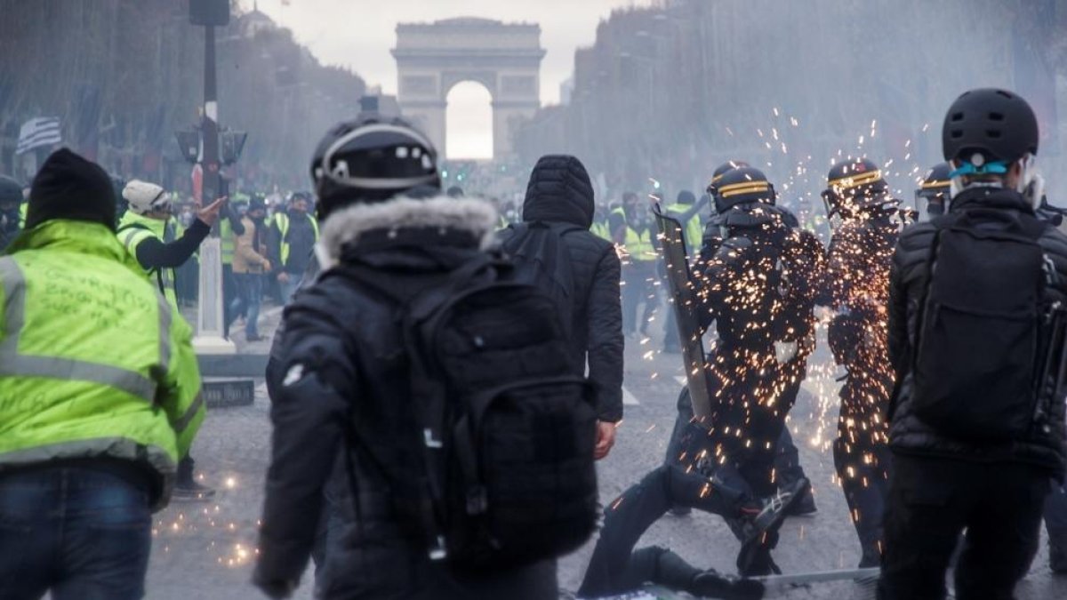 Enfrontaments a França entre la policia i els Armilles Grogues