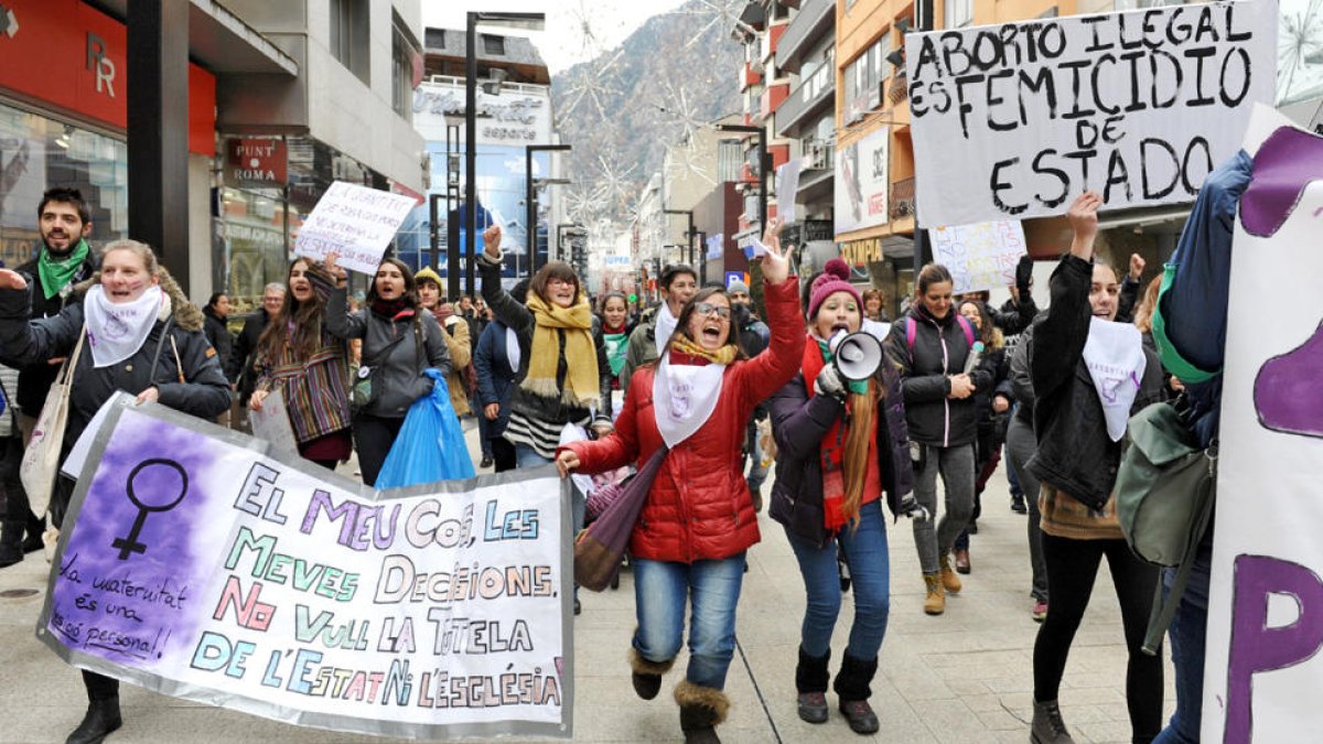 Marxa per celebrar el dia contra la violència de genere