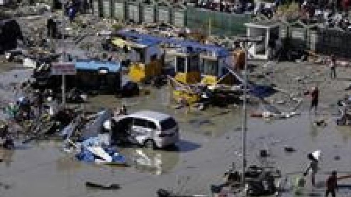 Indonèsia eleva a 832 la xifra de morts pel tsunami