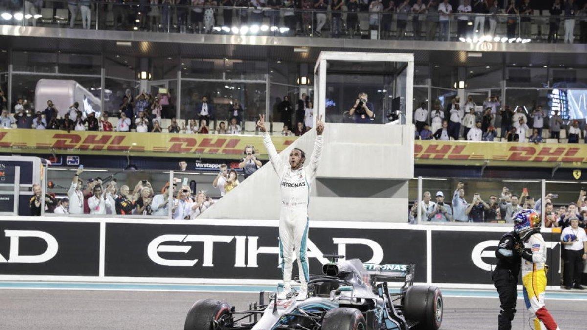 Hamilton tanca el Mundial amb l'onzè triomf de l'any