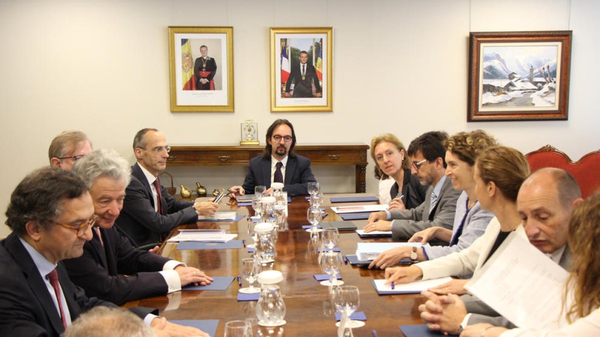Reunió de treball, divendres passat, amb el cap negociador de la Unió Europea per a l'acord d'associació del Servei Europeu d'Acció Exterior, Thomas Mayr-Harting, i el cap negociador adjunt, Claude Maerten.