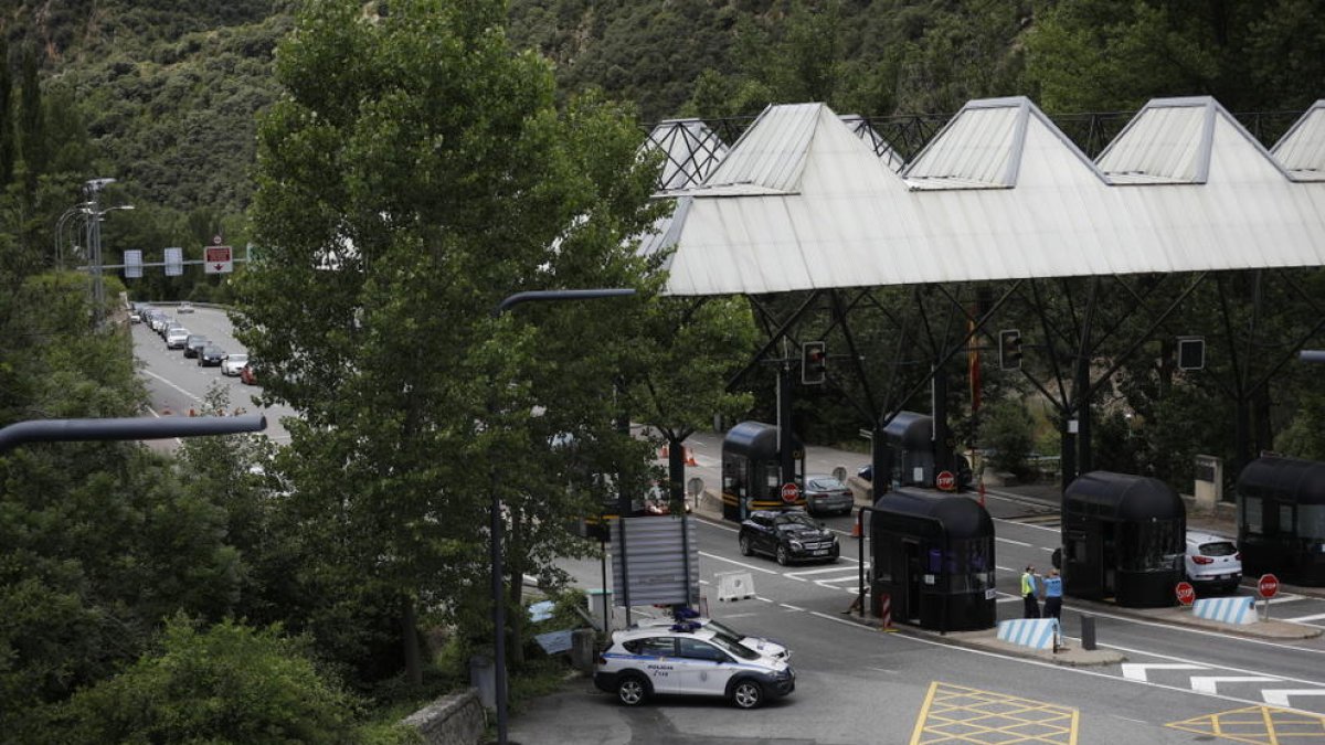 Detingut un passatger d'un autobús de línia regular amb 142 grams d'haixix