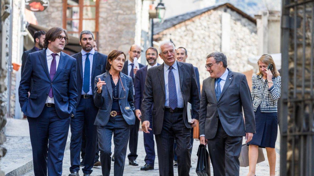 Borrells visita el país