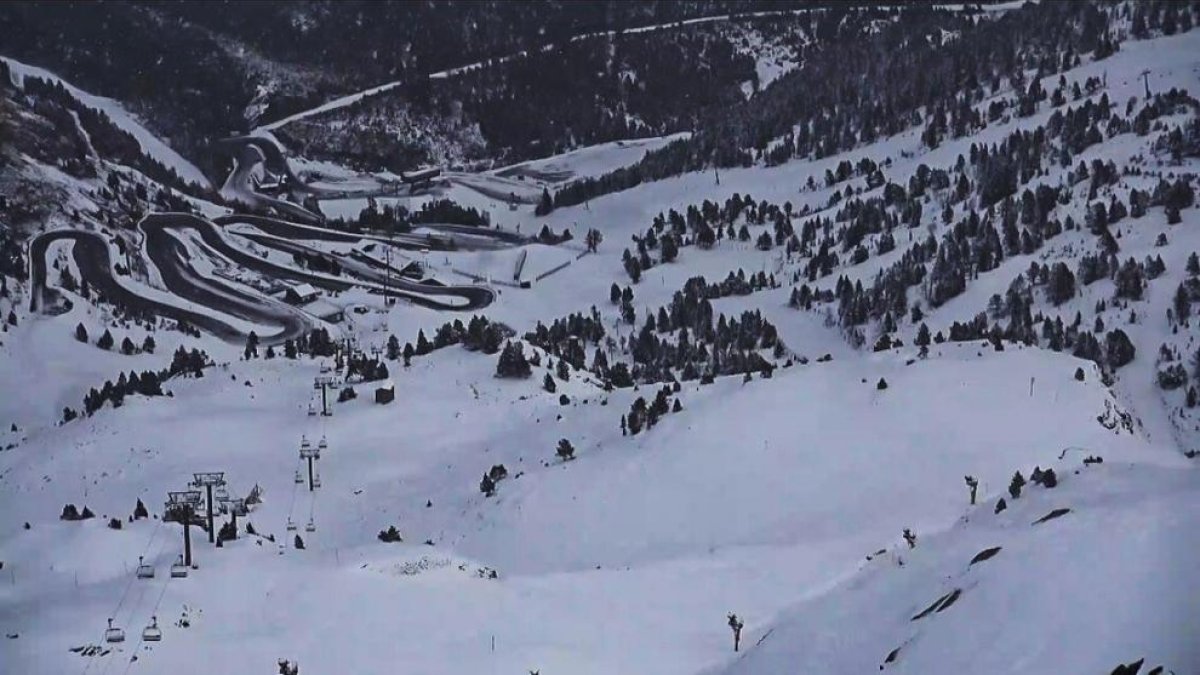 La temporada d'esquí arrenca demà a Arcalís