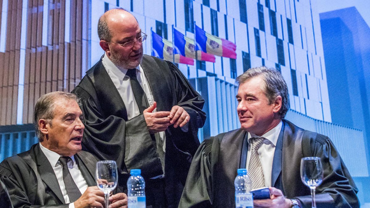 DA vol Joan Manel Abril com a magistrat del TC