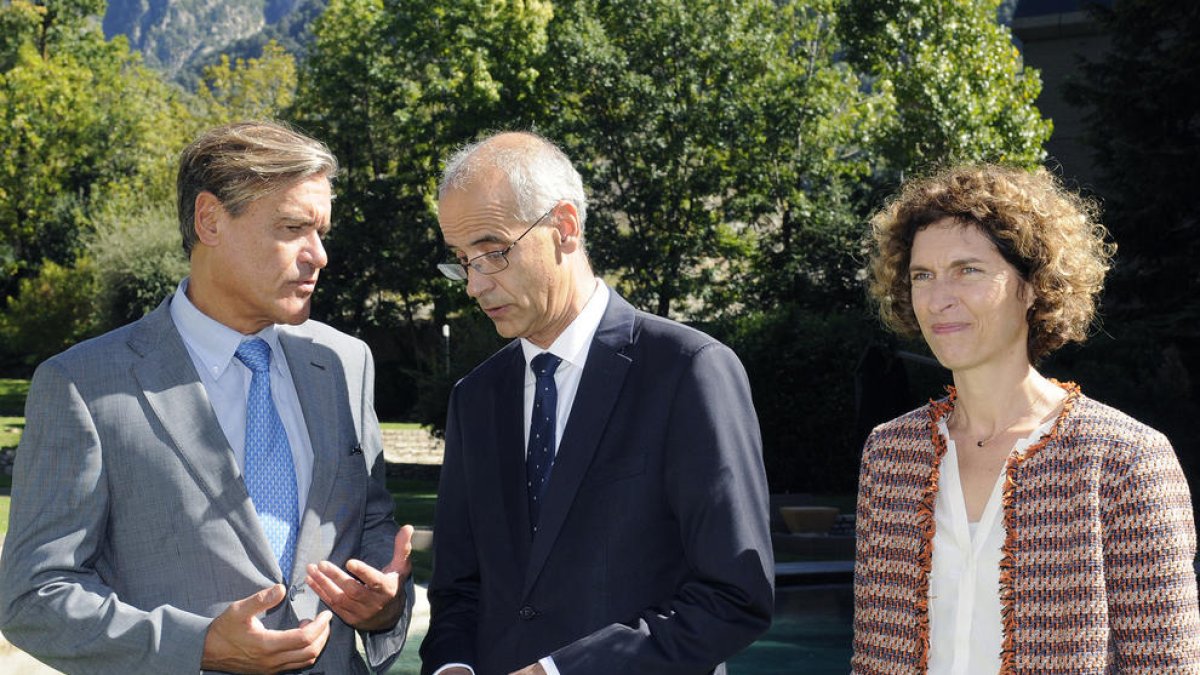 Juan Fernando López Aguilar amb el cap de Govern, Toni Martí, i la ministra d'Afers Exteriors, Maria Ubach