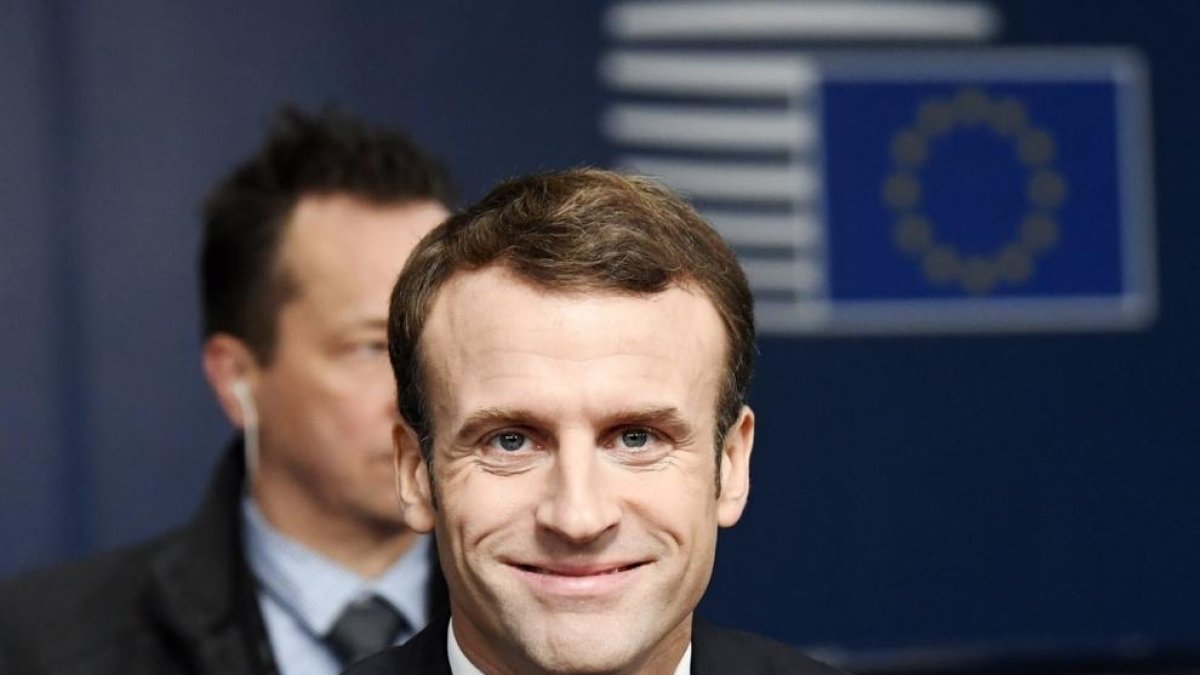 Macron manté el pla ecològic però atenuarà les pujades del carburant
