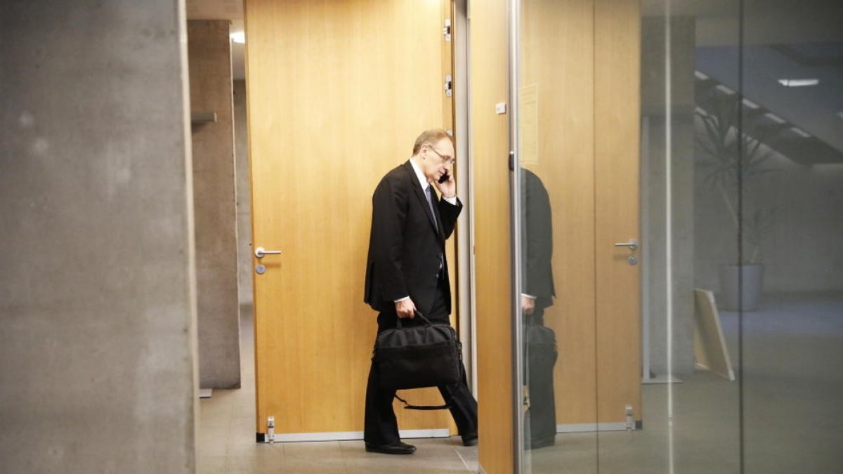 Converses per impulsar el partit de la 'tercera via'