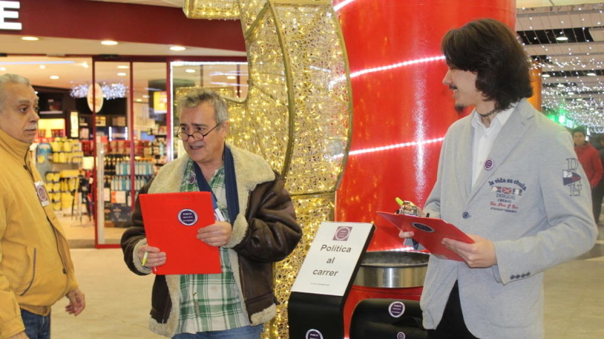 Podem surt al carrer per conèixer l'opinió de la gent sobre la situació política a Andorra