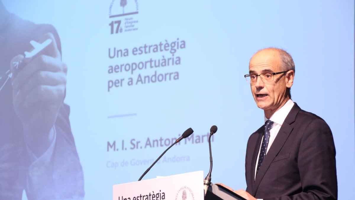 Martí aposta per la inversió de línies regulars a l'aeroport d'Andorra-La Seu