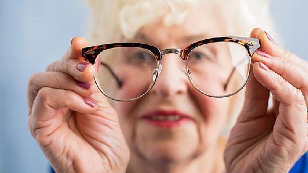 Les persones majors de 45 anys que s'haurien de fer almenys una revisió de la visió un cop l'any