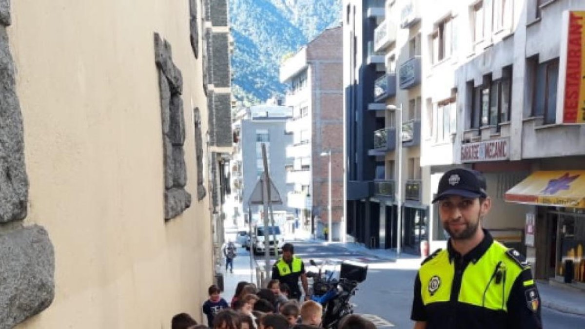 Nens de primària del 'Safa' inauguren el camí escolar