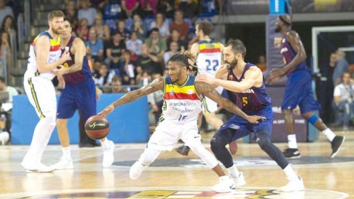 Derrota al Palau amb polèmica arbitral (67-63)