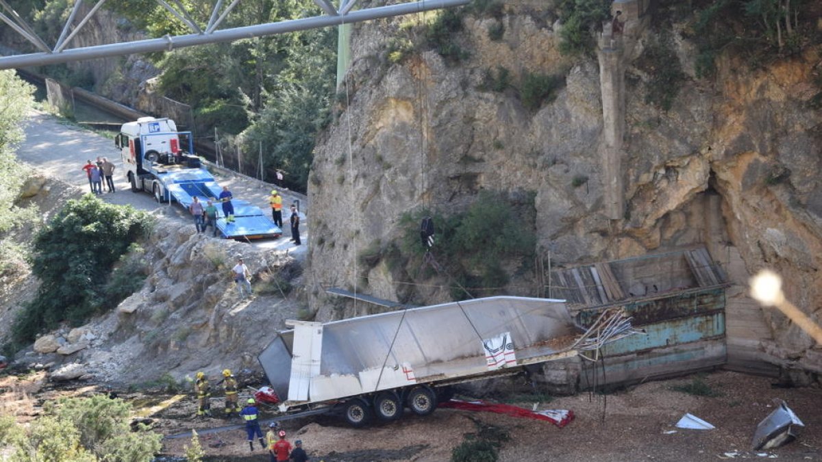 El camioner mort a Oliana en caure d'un pont de 30 metres era veí de la Seu d'Urgell