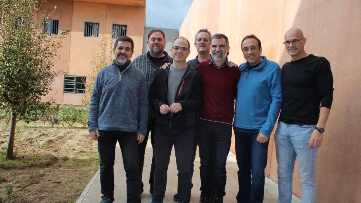 Sànchez i Turull inicien una vaga de fam indefinida per pressionar el TC