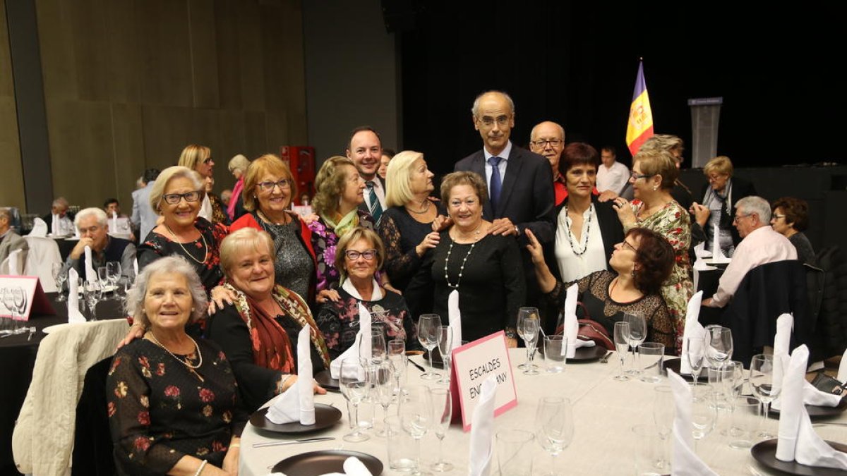 El cap de Govern, Toni Martí, i el ministre d'Afers Socials, Xavier Espot, amb assistents a la Festa Magna