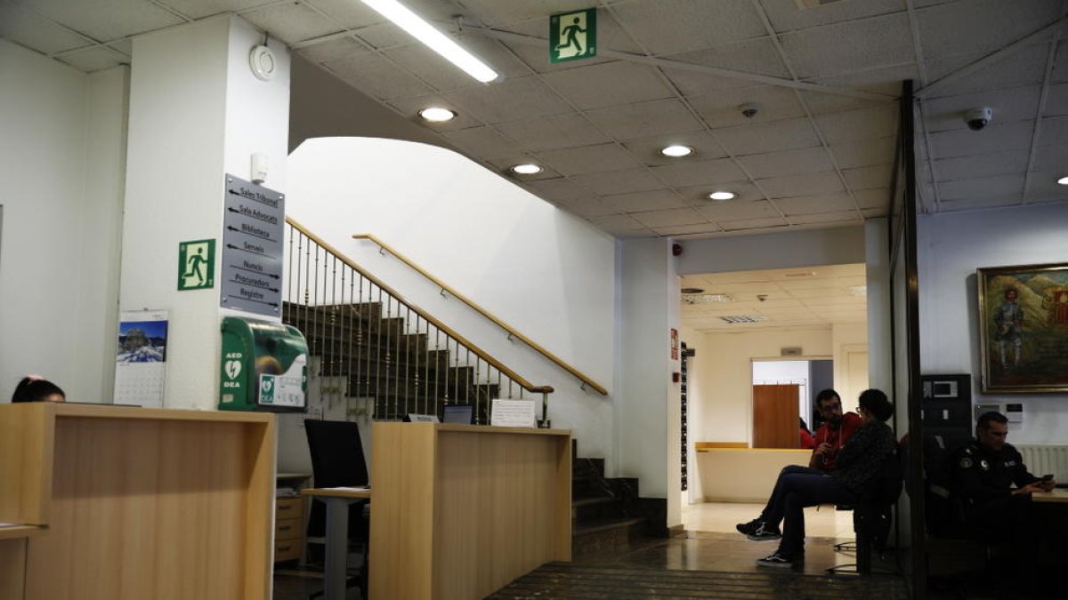 Admès a tràmit el recurs per pagar l'IPC als treballadors de la justícia