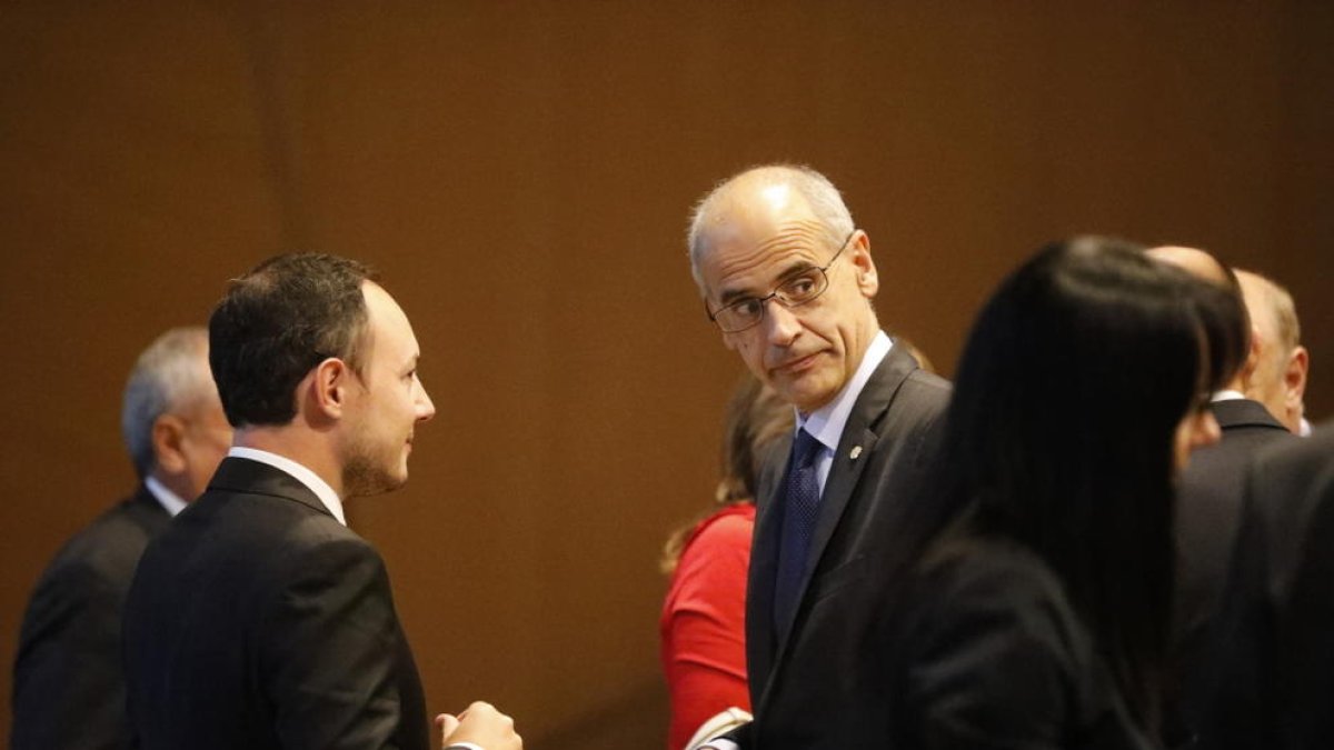 DA ofereix a Espot el lideratge i espera resposta en set dies