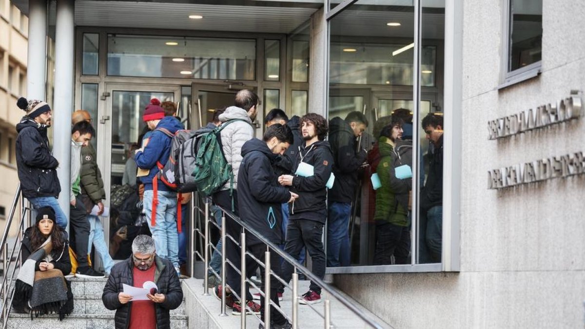 Cua al servei d'immigració