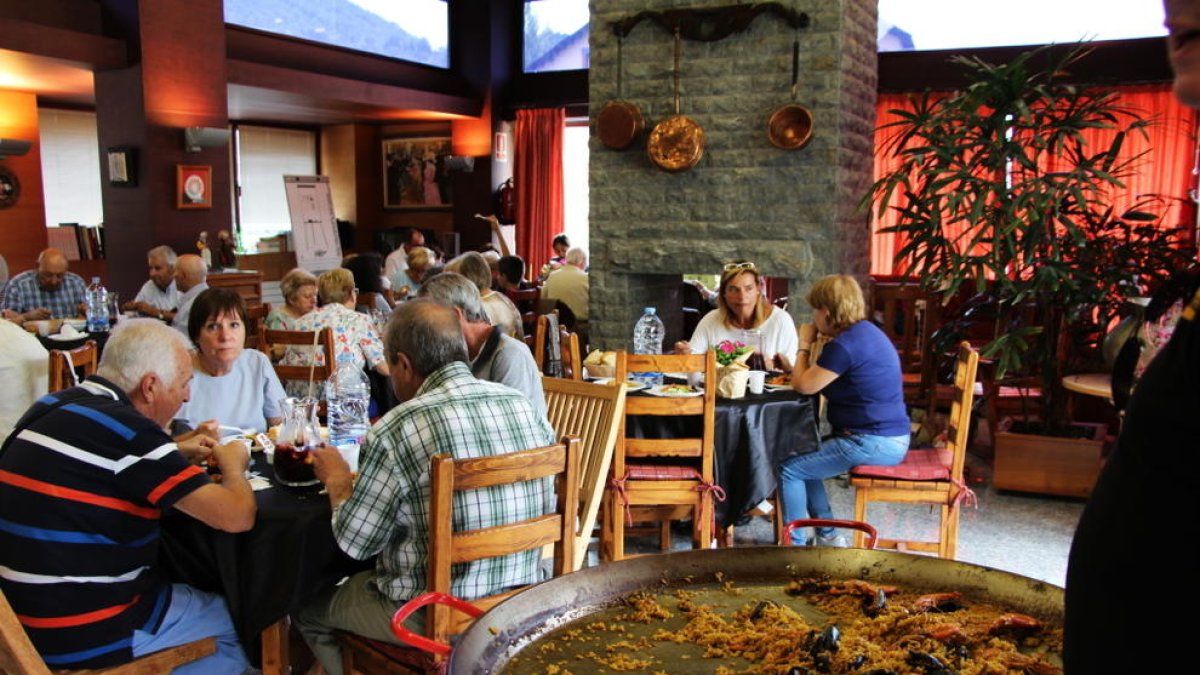 Paellada per donar la benvinguda a l'estiu