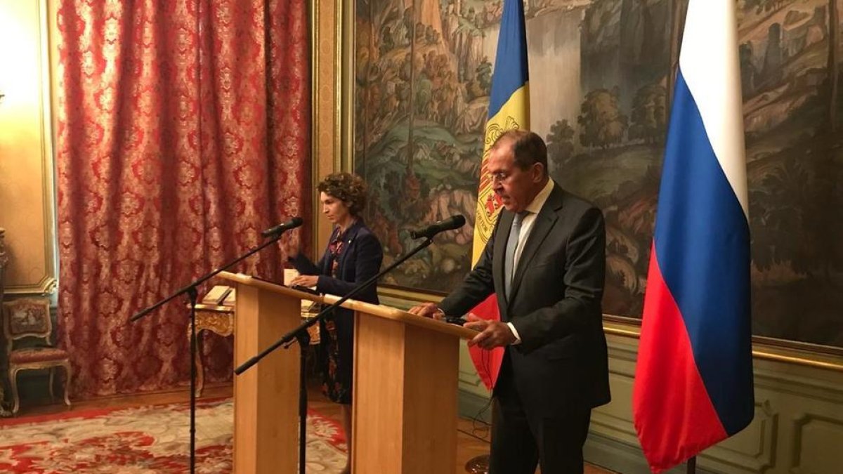 Maria Ubach en la presentació del llibre “Andorra i el poeta”
