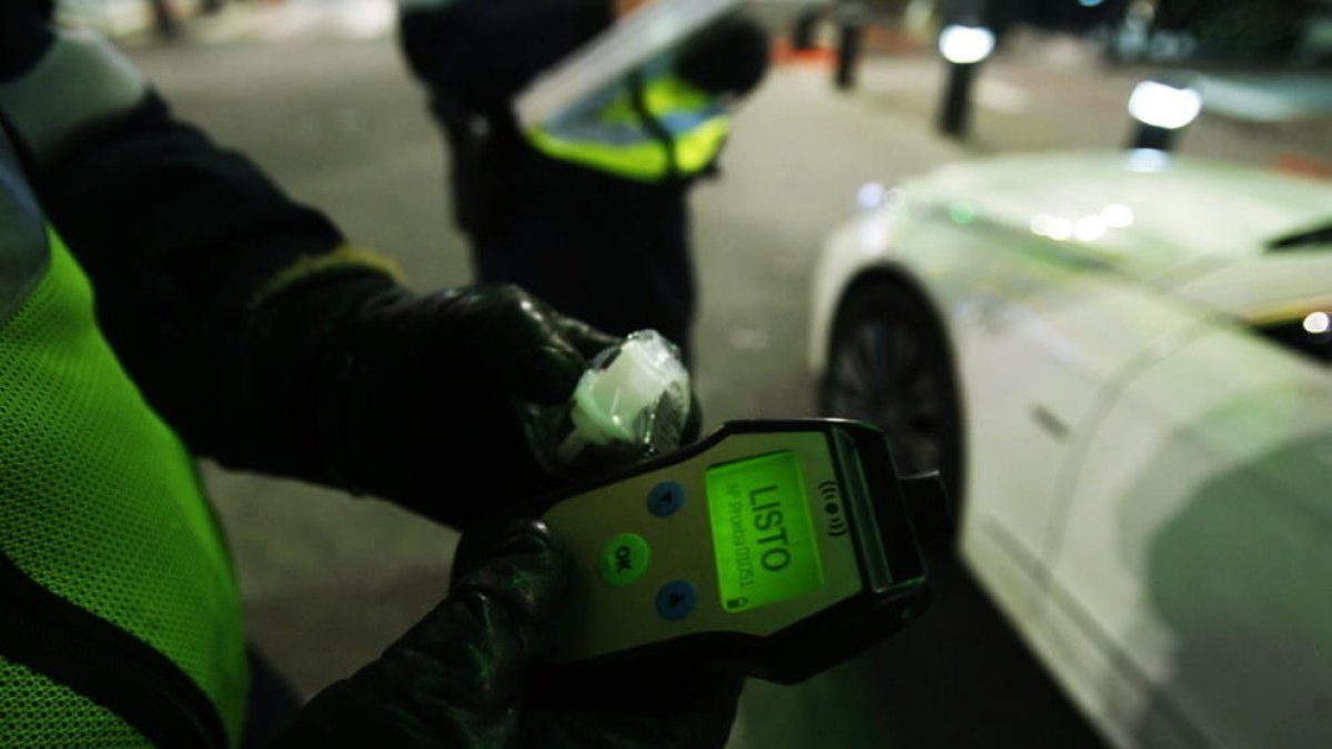 Detingut per conduir begut i atropellar un nen de cinc anys