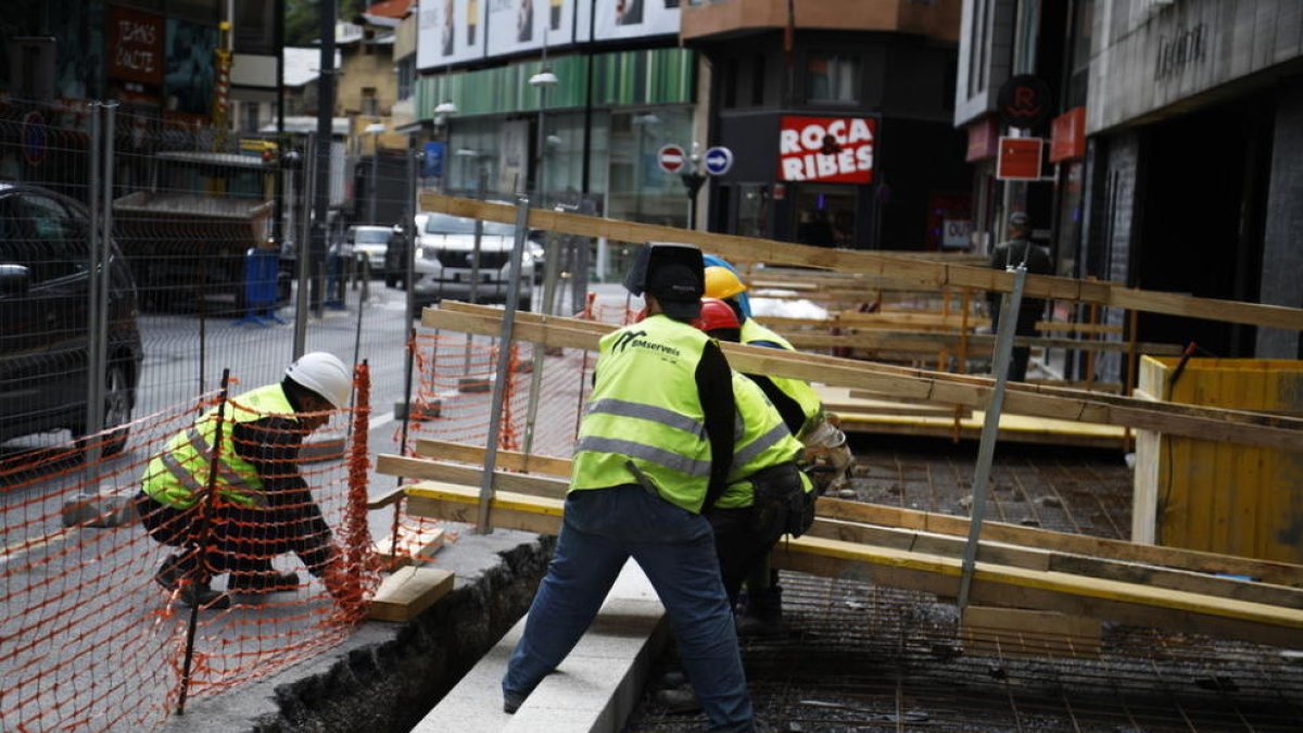Les obres de Meritxell deixen sense llum 1.173 abonats