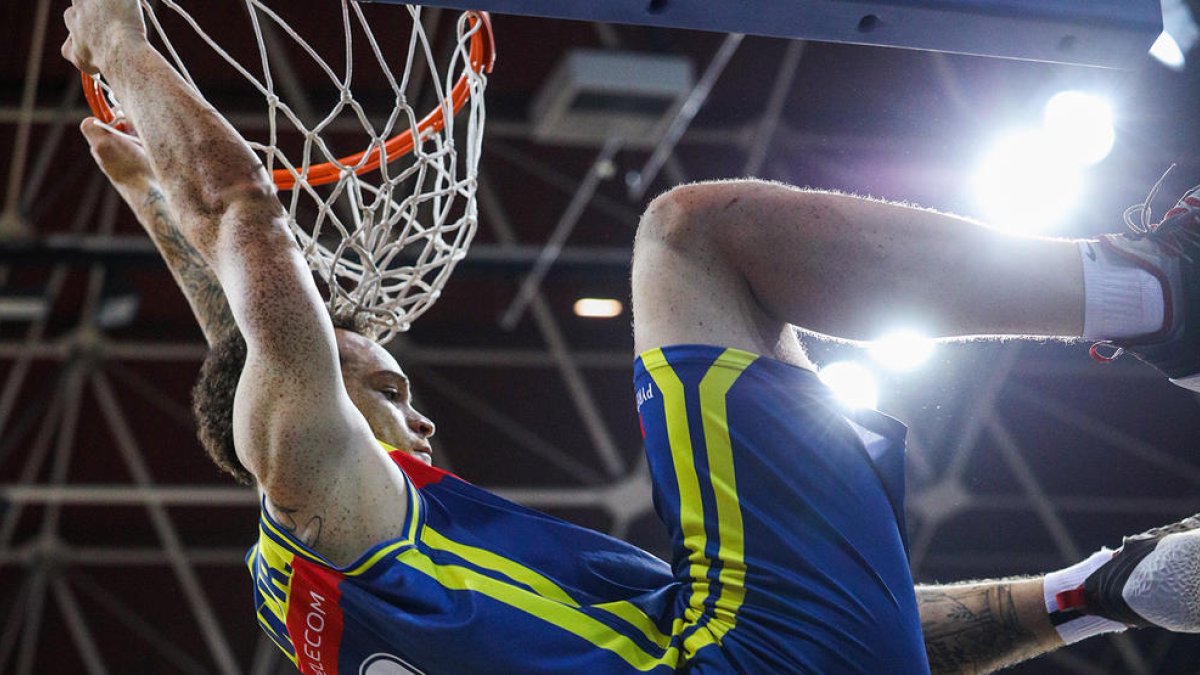 Un inspirat MoraBanc corona el partit davant el Germani Brescia amb un últim quart estratosfèric en atac