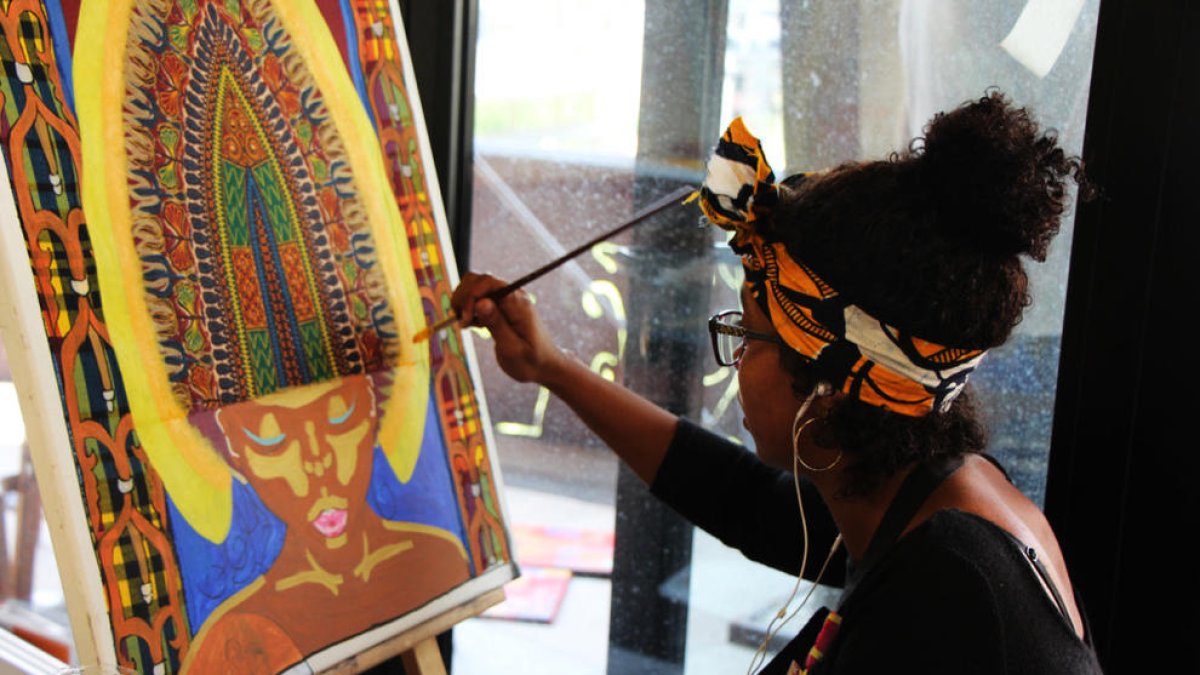 Els 25 participants de la sisena edició de l'Art Camp treballen ja en les seves obres a la Buna