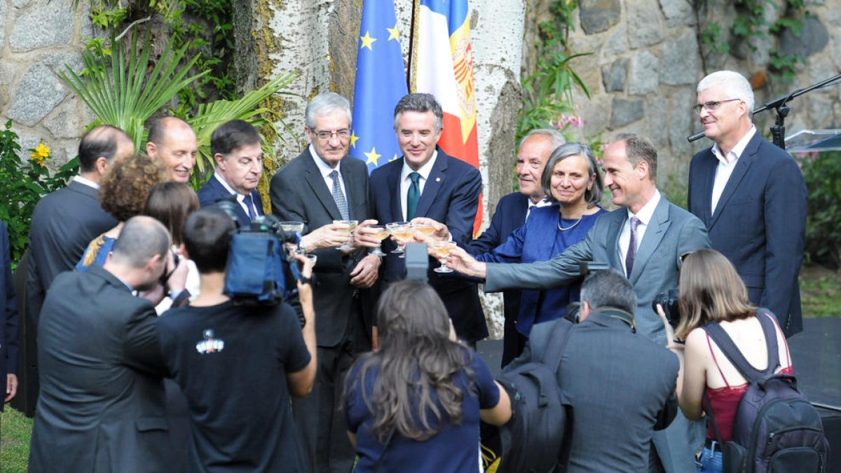 L'ambaixadora francesa assegura la futura visita del Copríncep Macron
