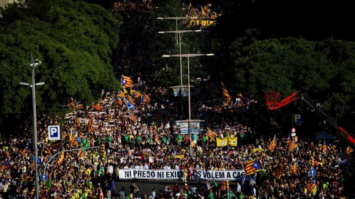 Unes 200.000 persones exigeixen la llibertat dels presos polítics catalans