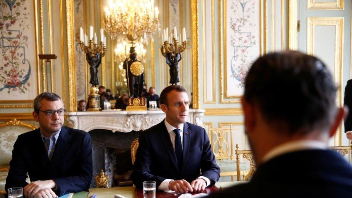 Macron cedeix davant dels Armilles Grogues però no atura les protestes