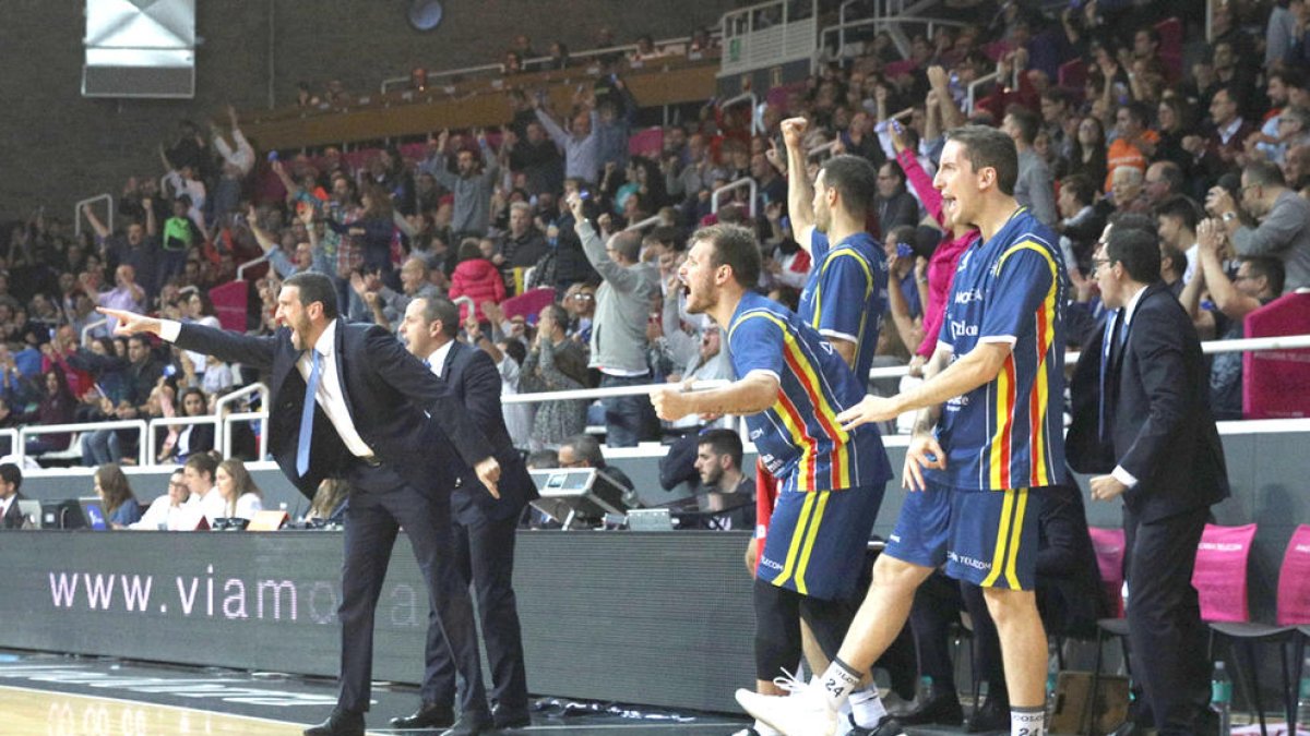 Un mes i mig a caixa o faixa