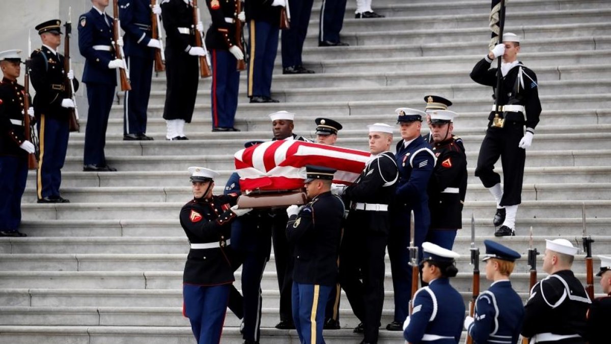 Washington acomiada George H. W. Bush