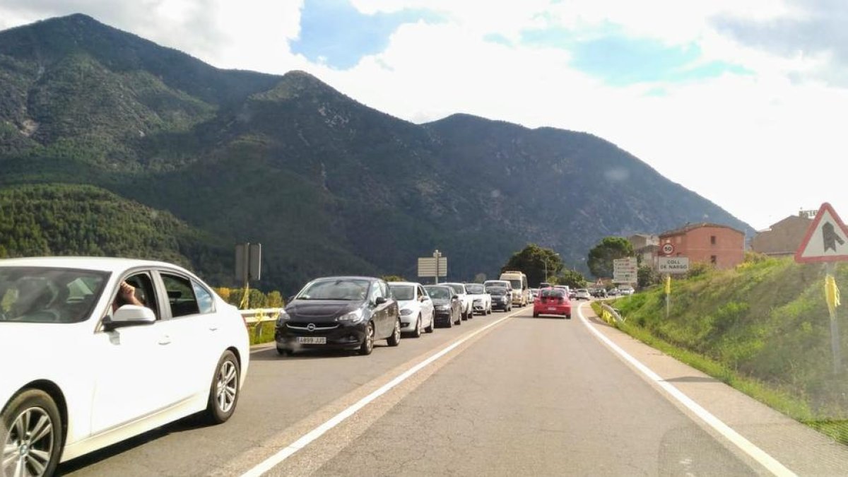Retenció de vint quilòmetres d'entrada per la frontera espanyola